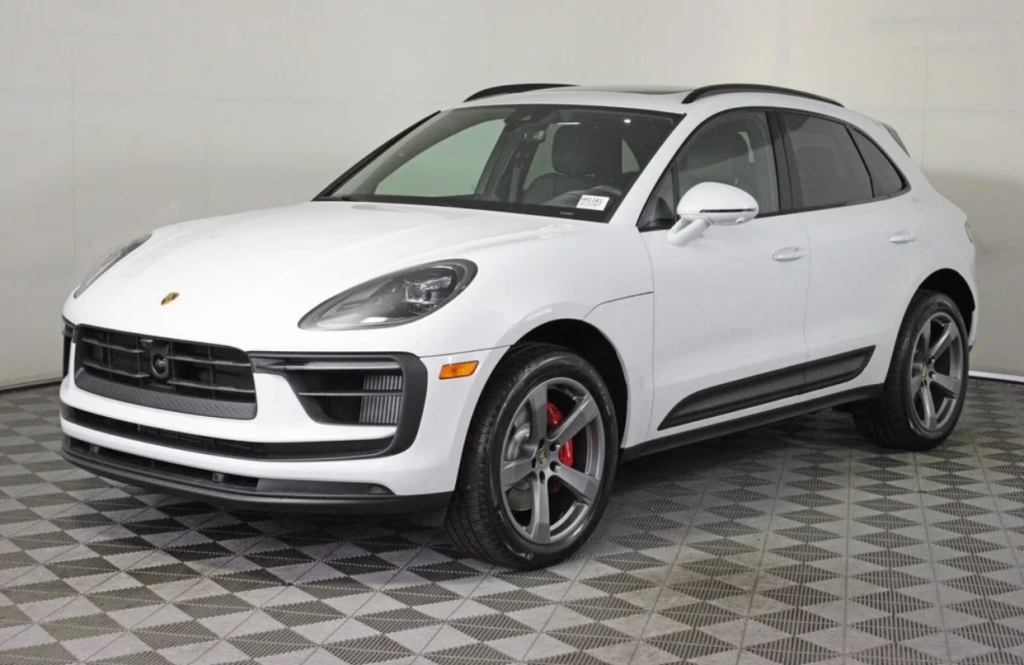 4 Must-Experience Features of the 2024 Porsche Macan