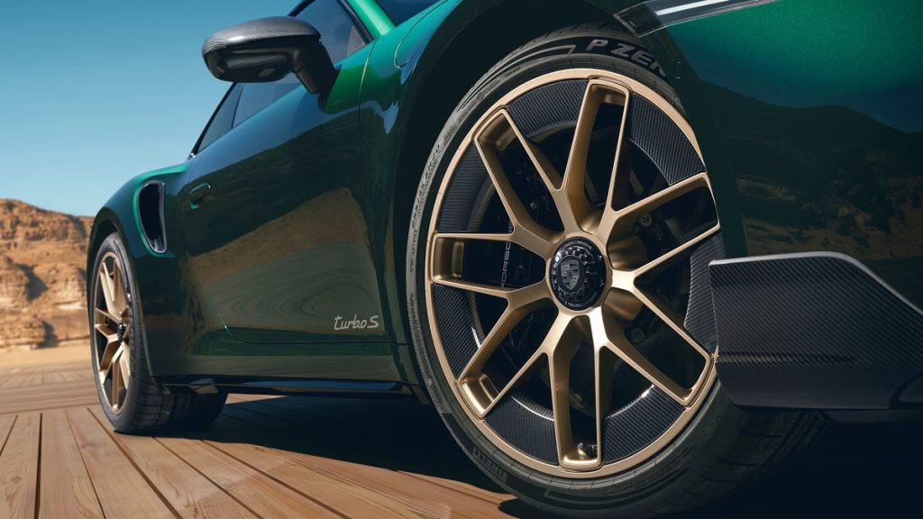 Porsche 911 detail image illustrating some of the key features of the latest Porsche 911 that you should know about, including customization options