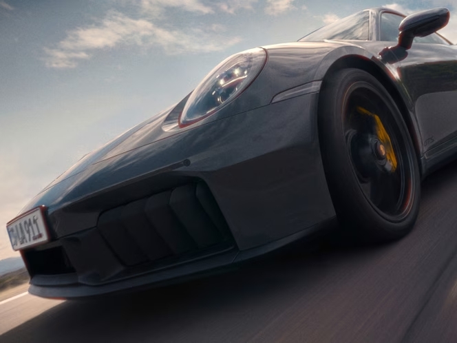 Porsche 911 parked outdoors representing leasing as a financing option available for purchasing a Porsche 911 at local dealerships