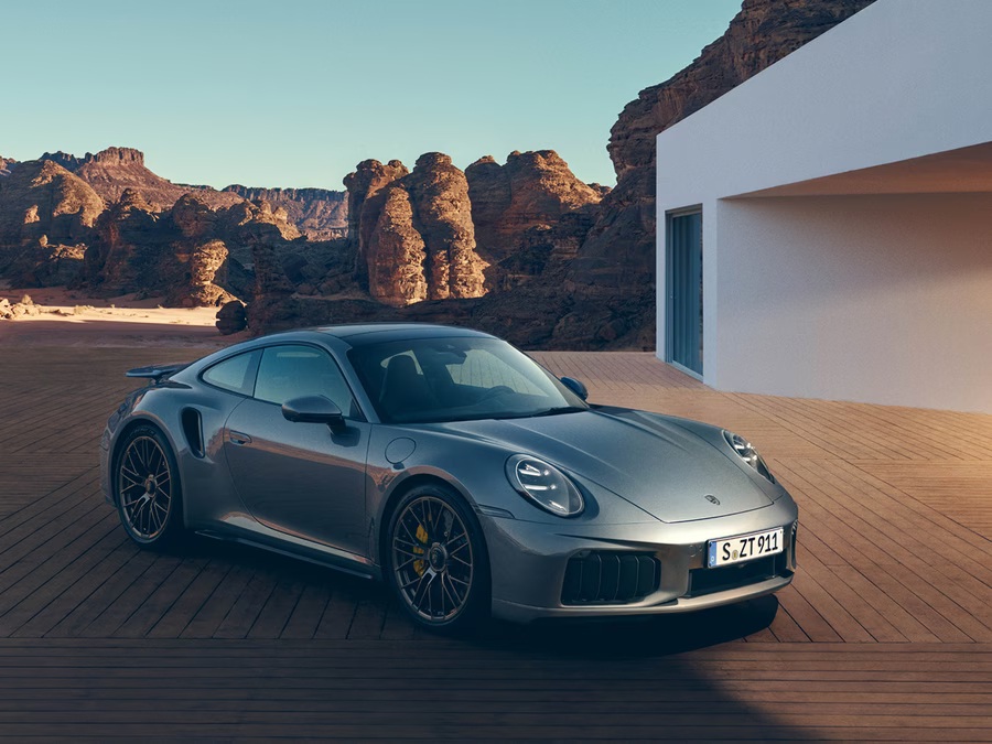 Porsche 911 image representing some of the key features of the latest Porsche 911 that you should know about, including performance and drivability