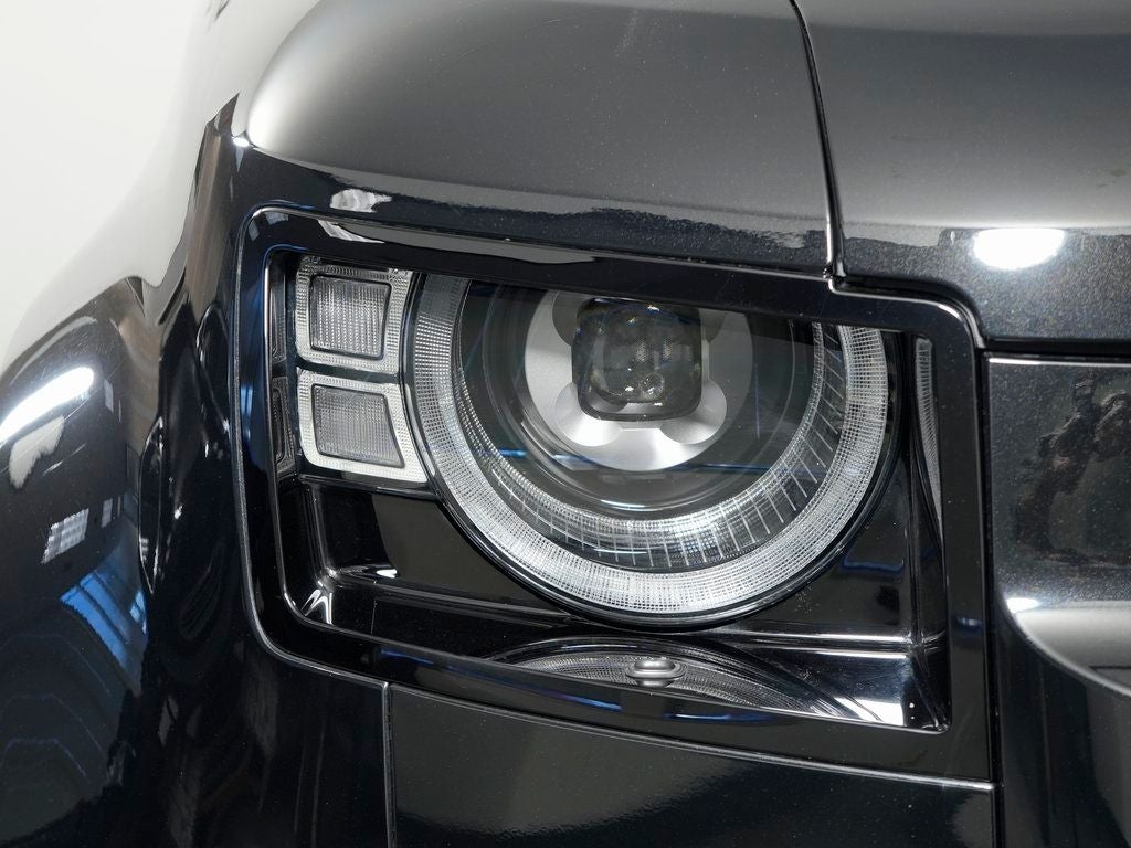 2025 Land Rover Defender 130 X-Dynamic SE