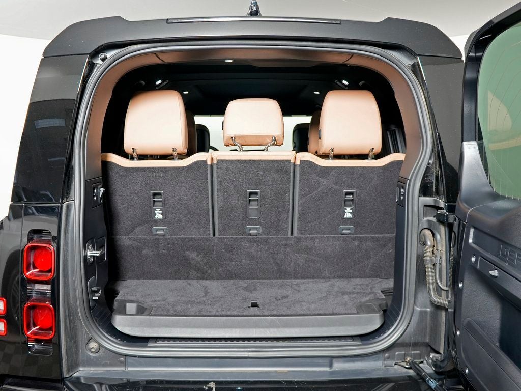 2025 Land Rover Defender 130 X-Dynamic SE