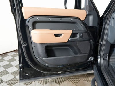 2025 Land Rover Defender 130 X-Dynamic SE