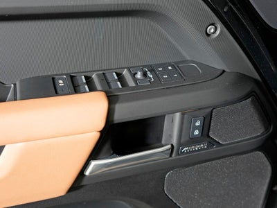 2025 Land Rover Defender 130 X-Dynamic SE