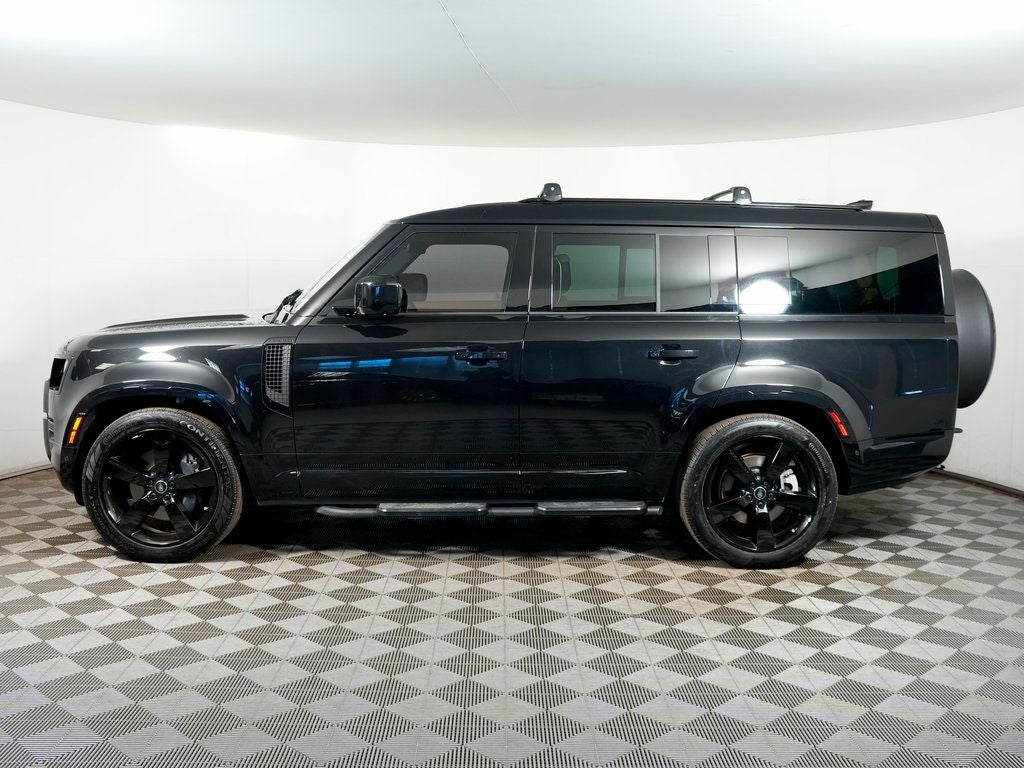 2025 Land Rover Defender 130 X-Dynamic SE