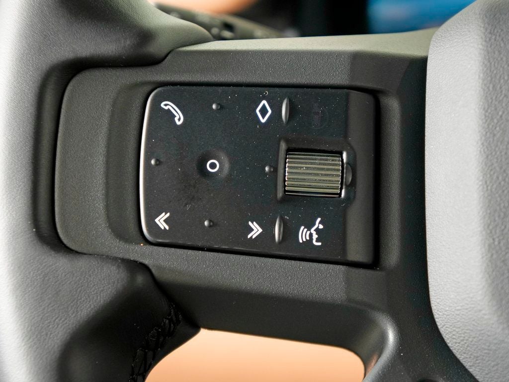 2025 Land Rover Defender 130 X-Dynamic SE