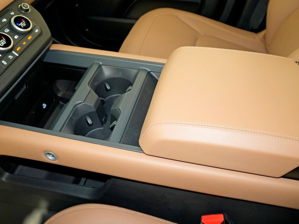 2025 Land Rover Defender 130 X-Dynamic SE