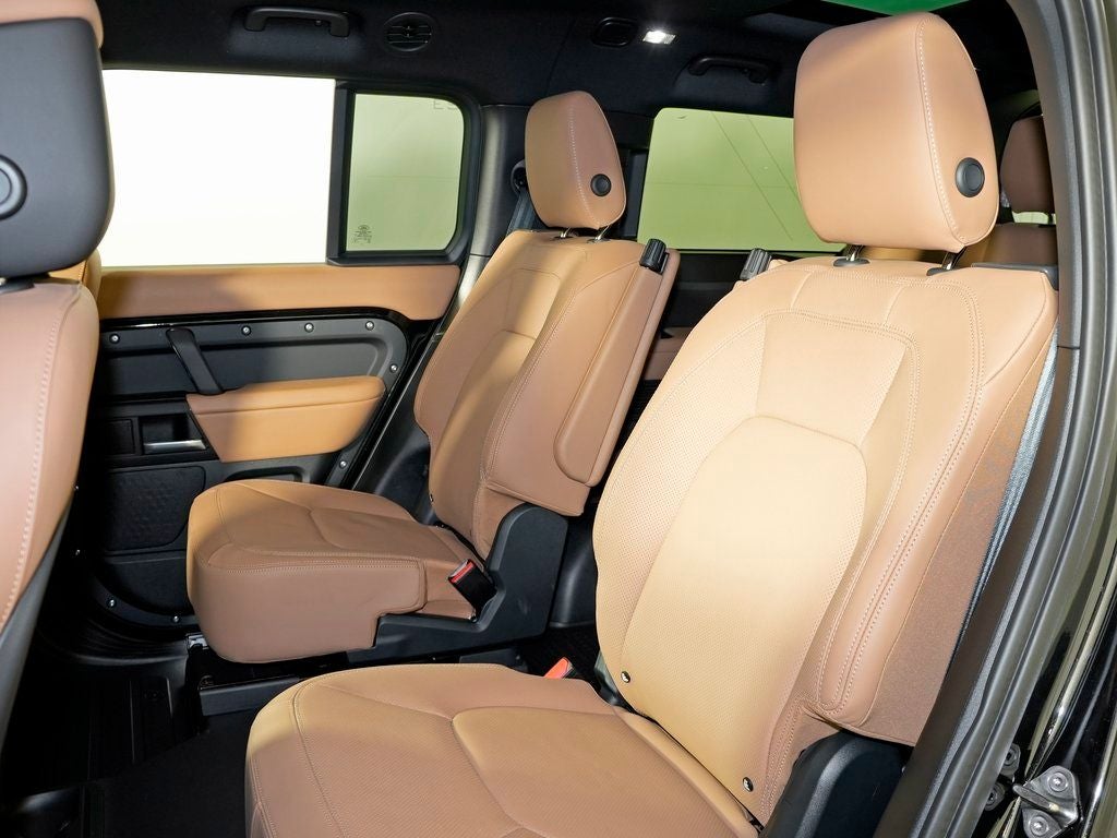 2025 Land Rover Defender 130 X-Dynamic SE