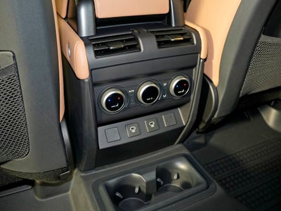 2025 Land Rover Defender 130 X-Dynamic SE