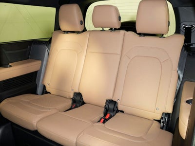 2025 Land Rover Defender 130 X-Dynamic SE