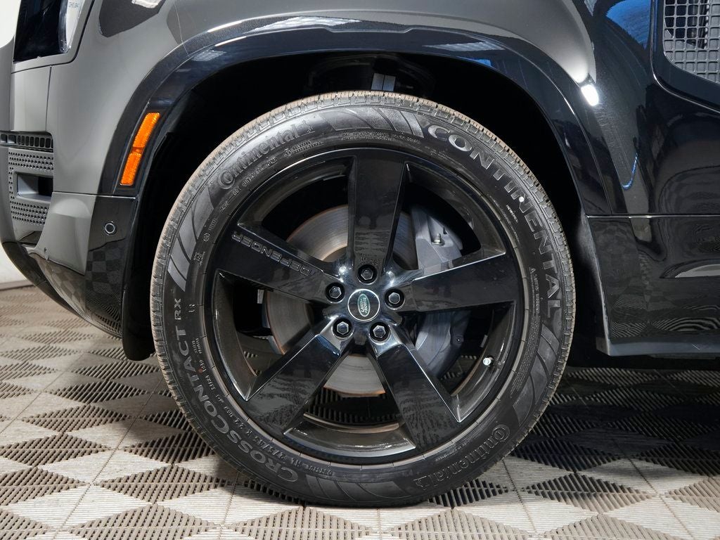 2025 Land Rover Defender 130 X-Dynamic SE