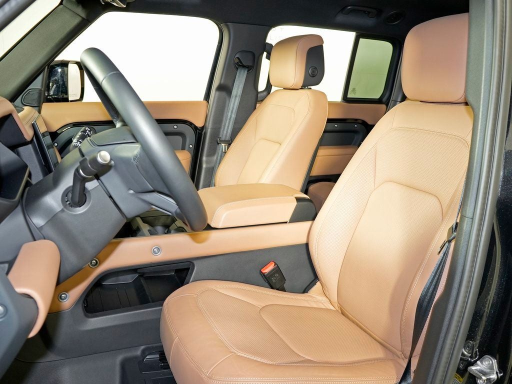 2025 Land Rover Defender 130 X-Dynamic SE