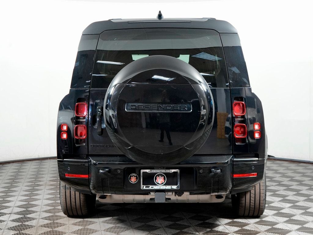 2025 Land Rover Defender 130 X-Dynamic SE
