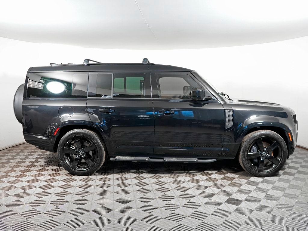 2025 Land Rover Defender 130 X-Dynamic SE