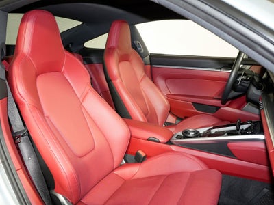 2022 Porsche 911 Carrera 4
