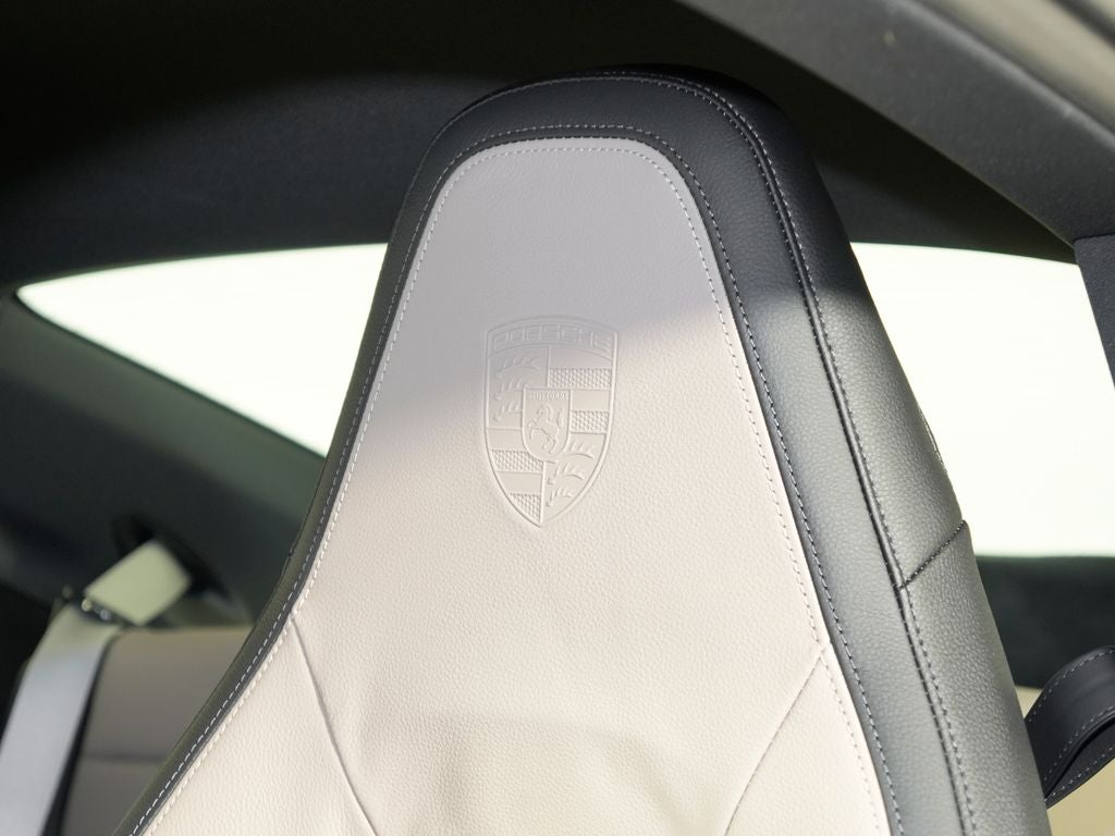 2025 Porsche 911 Carrera