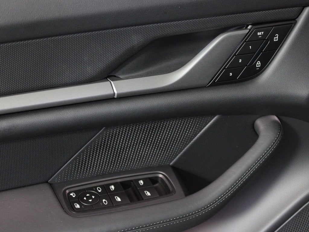 2025 Porsche Taycan 4