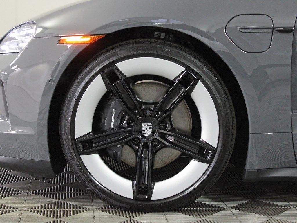 2025 Porsche Taycan 4