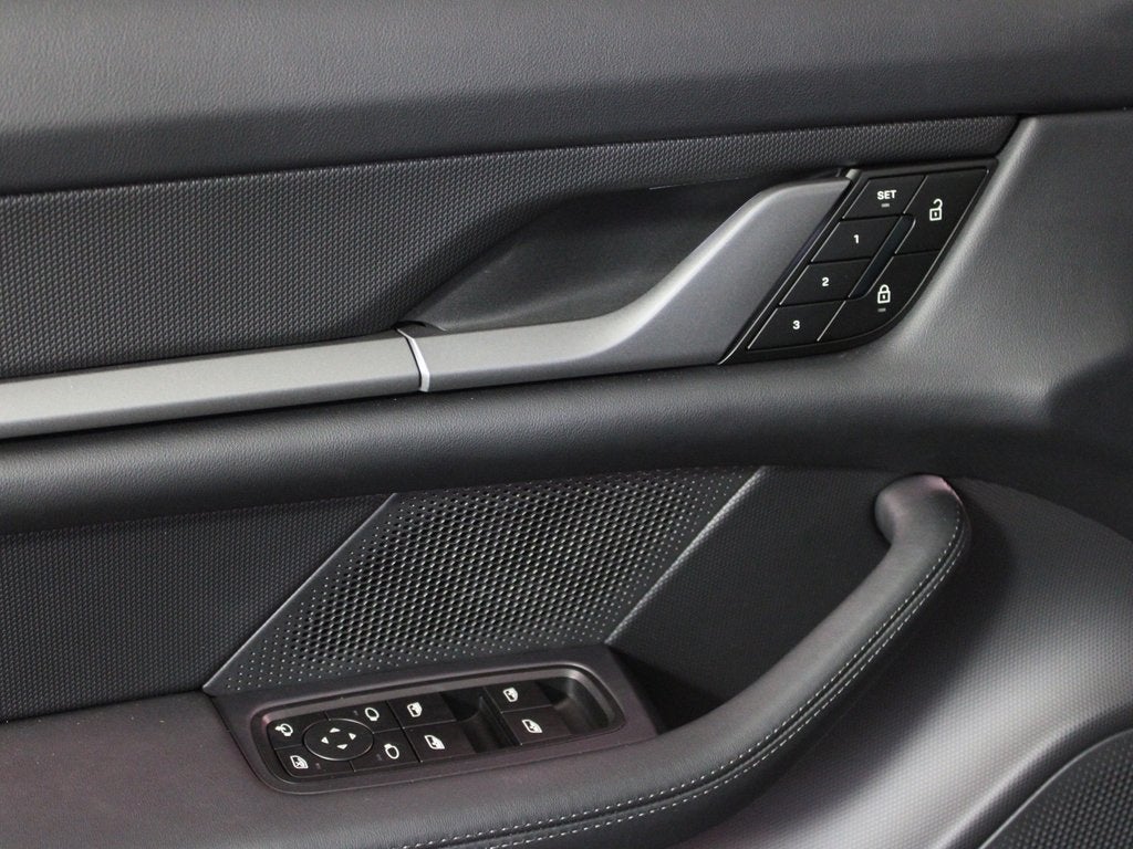 2025 Porsche Taycan 4