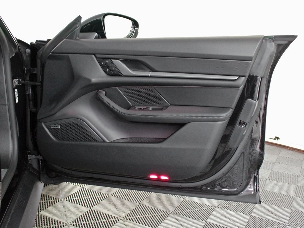 2025 Porsche Taycan 4