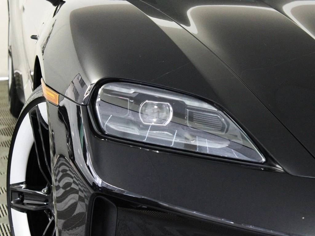 2025 Porsche Taycan 4