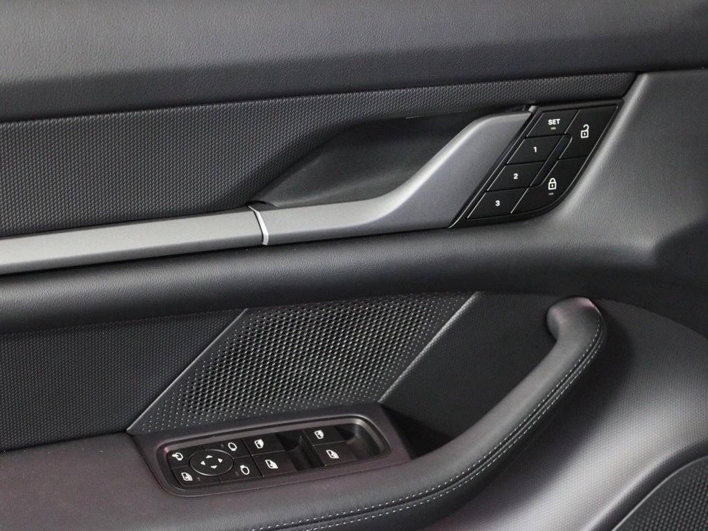 2025 Porsche Taycan 4