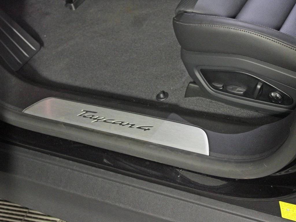 2025 Porsche Taycan 4