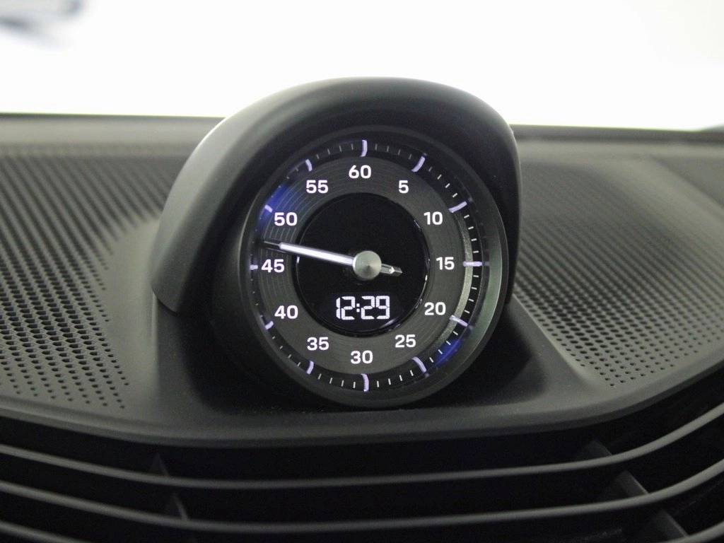 2025 Porsche Taycan 4