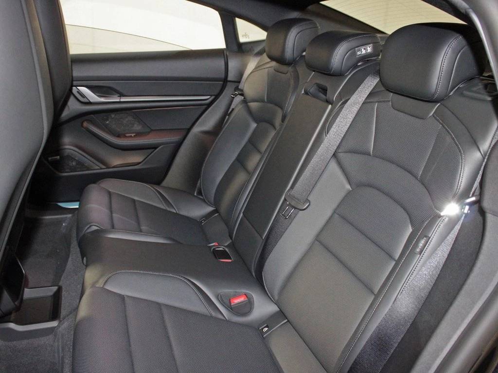 2025 Porsche Taycan 4