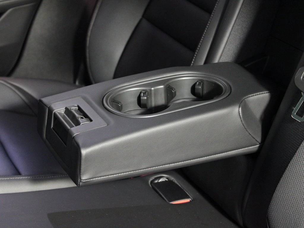 2025 Porsche Taycan 4