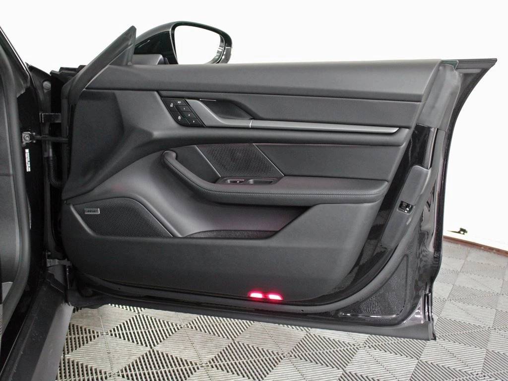 2025 Porsche Taycan 4