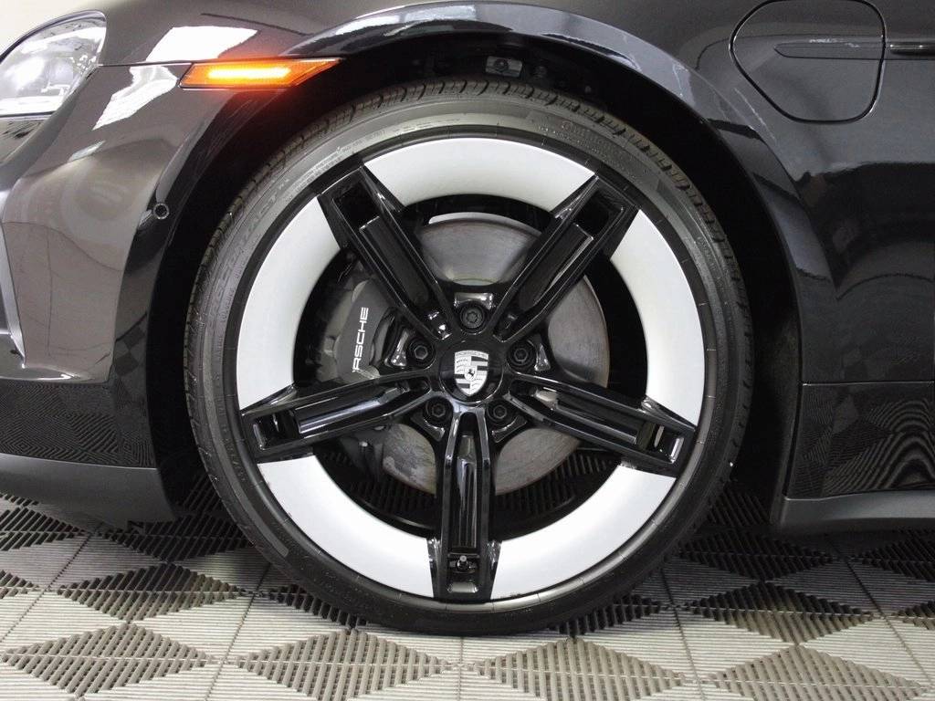 2025 Porsche Taycan 4