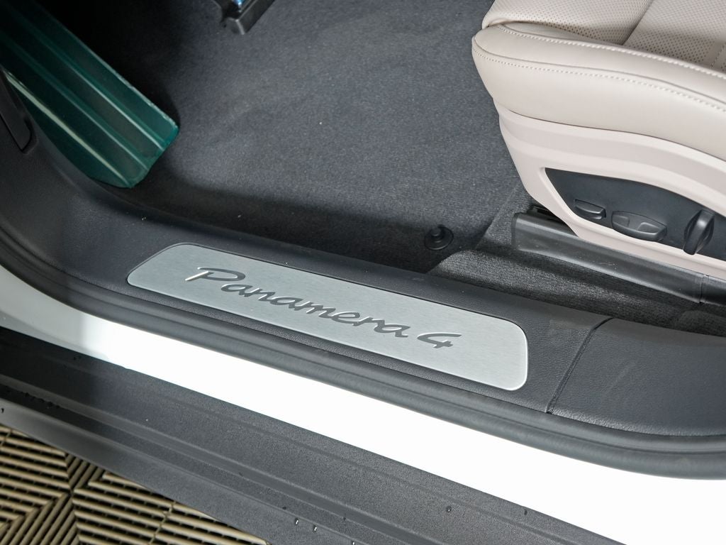 2026 Porsche Panamera 4