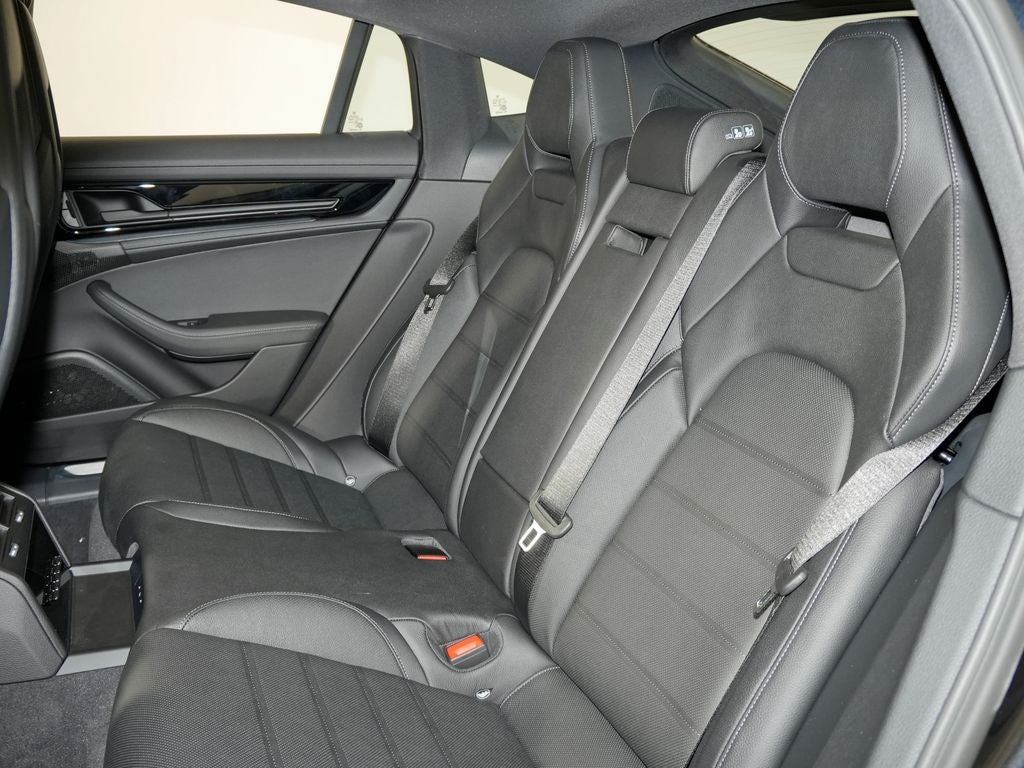 2026 Porsche Panamera 4