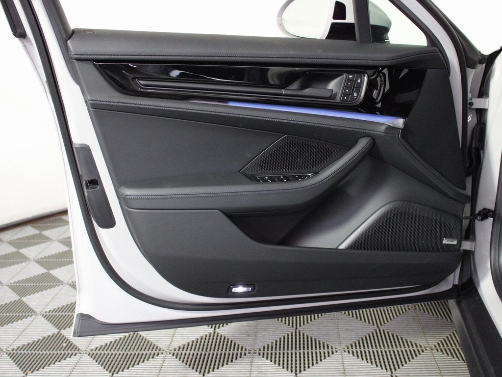 2025 Porsche Panamera 4