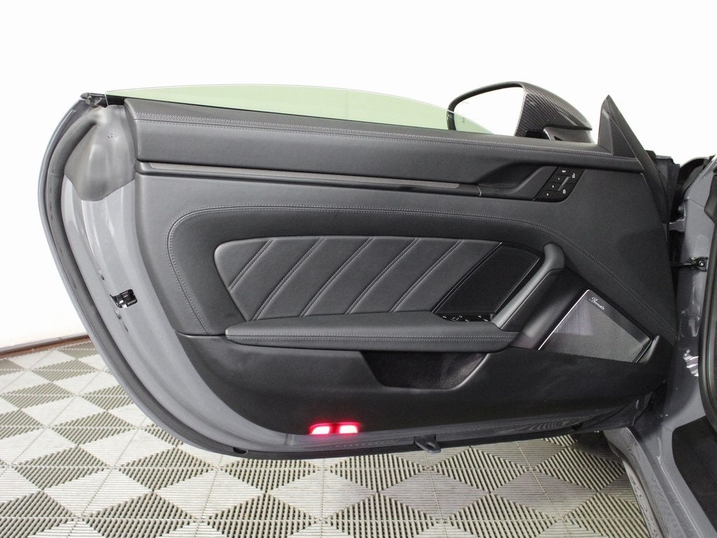 2025 Porsche 911 Carrera 4 GTS