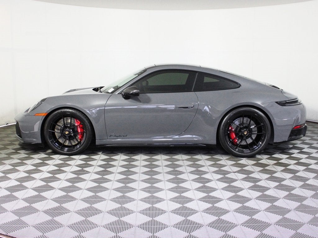 2025 Porsche 911 Carrera 4 GTS