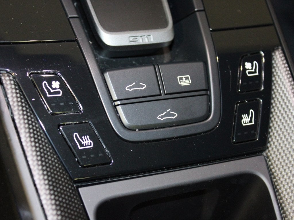 2025 Porsche 911 Carrera 4 GTS