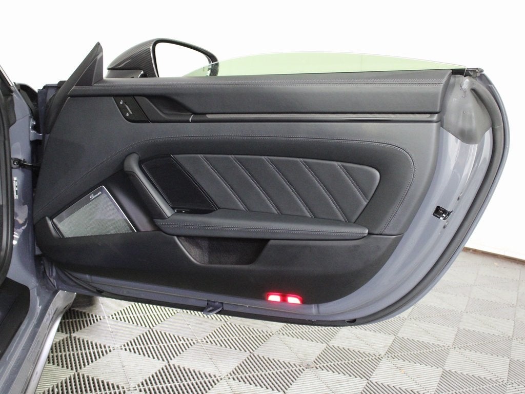 2025 Porsche 911 Carrera 4 GTS