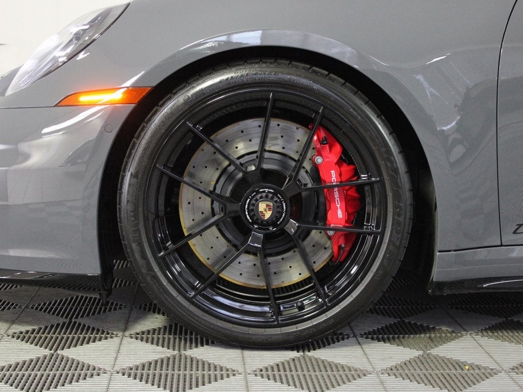 2025 Porsche 911 Carrera 4 GTS