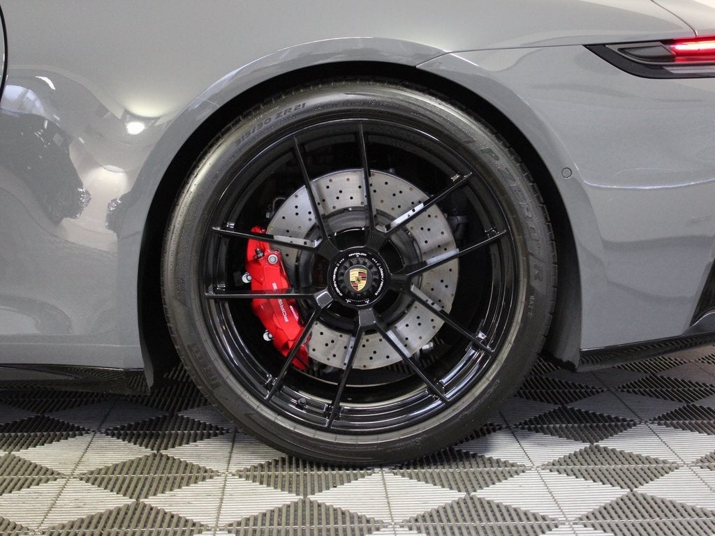 2025 Porsche 911 Carrera 4 GTS