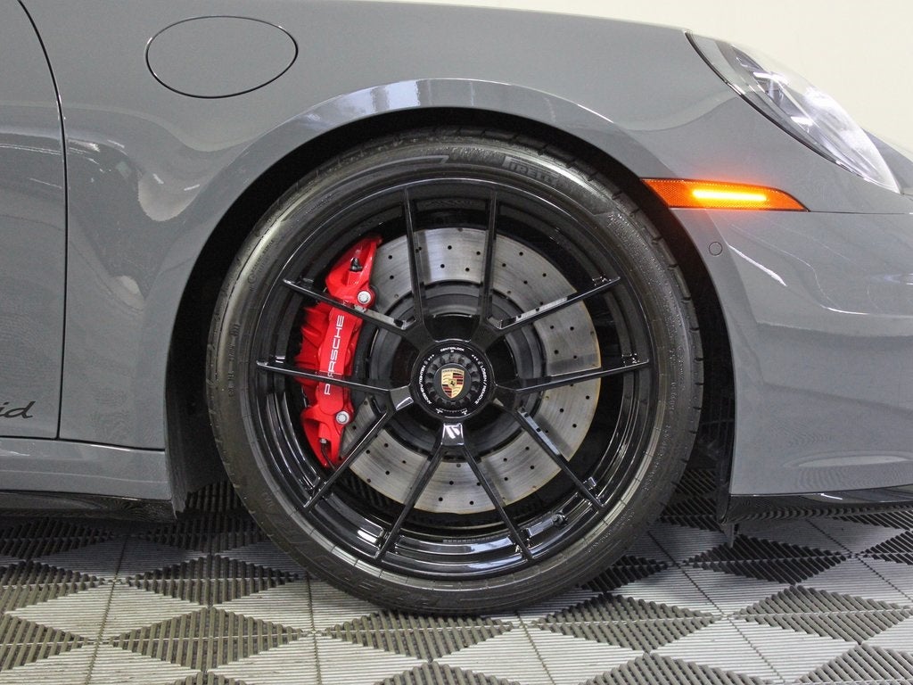 2025 Porsche 911 Carrera 4 GTS