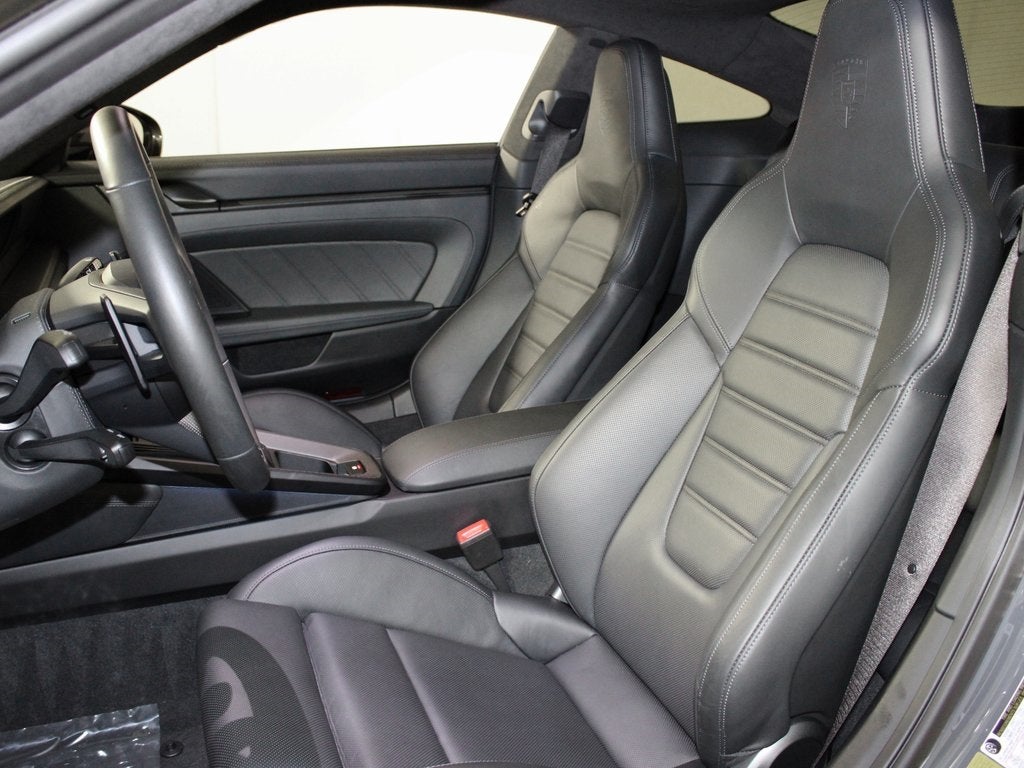 2025 Porsche 911 Carrera 4 GTS