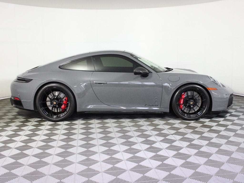 2025 Porsche 911 Carrera 4 GTS