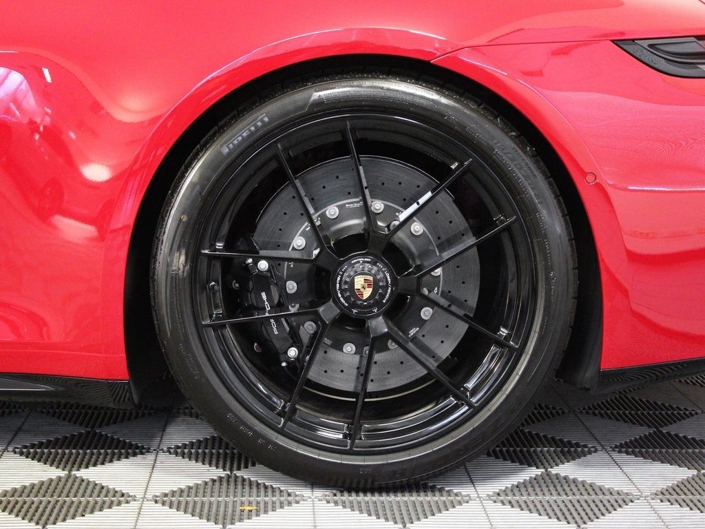 2025 Porsche 911 Carrera 4 GTS