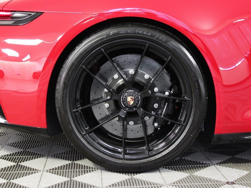 2025 Porsche 911 Carrera 4 GTS