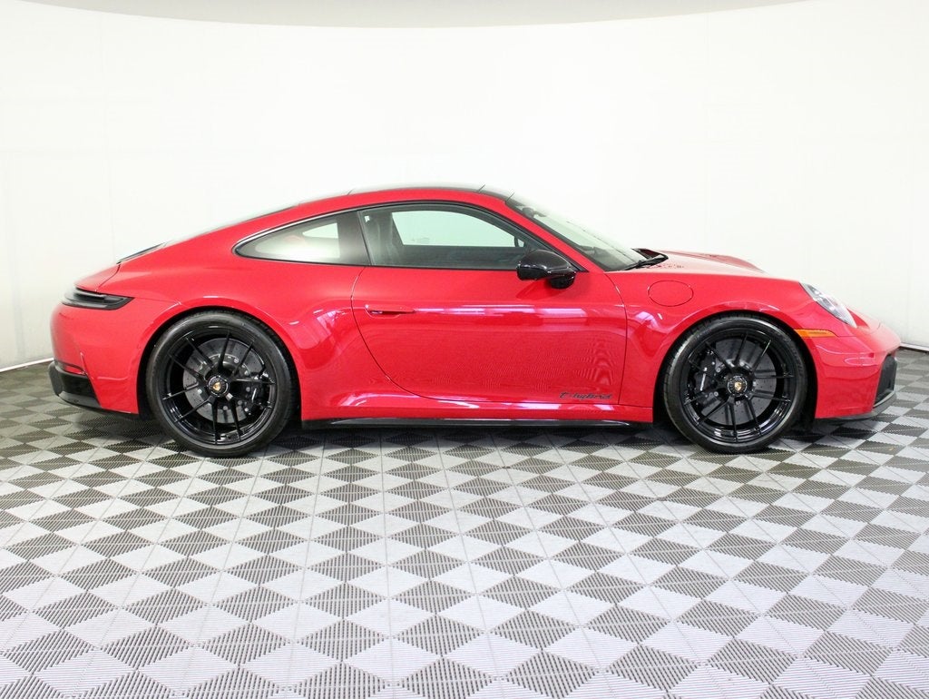2025 Porsche 911 Carrera 4 GTS