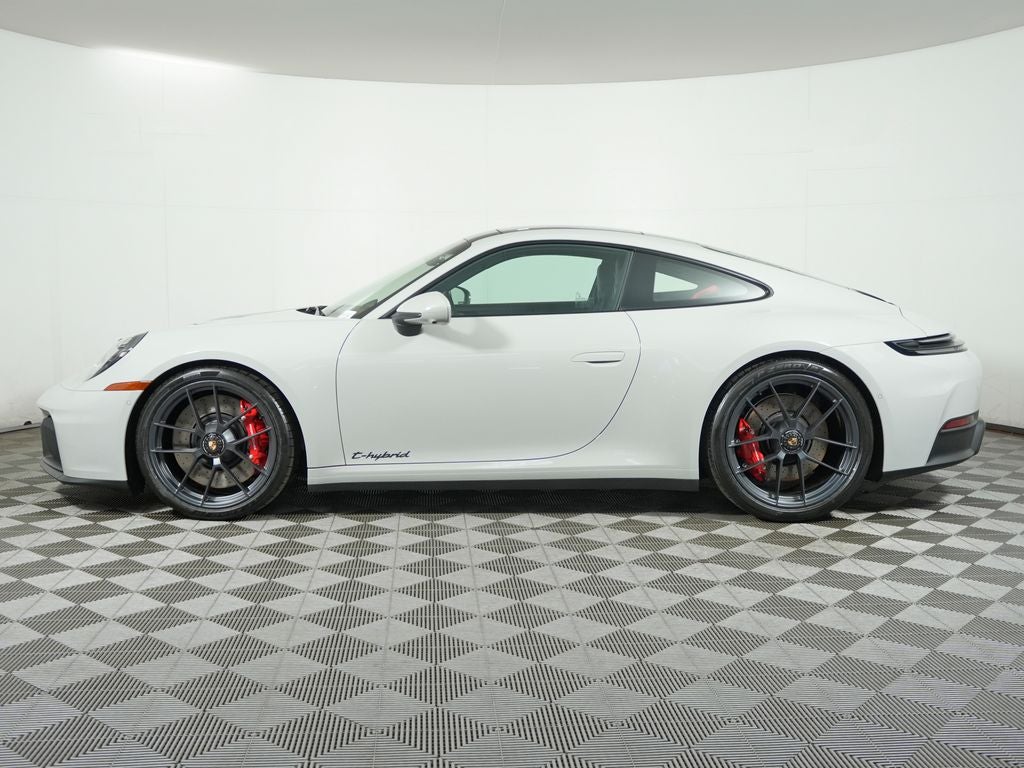 2026 Porsche 911 Carrera 4 GTS
