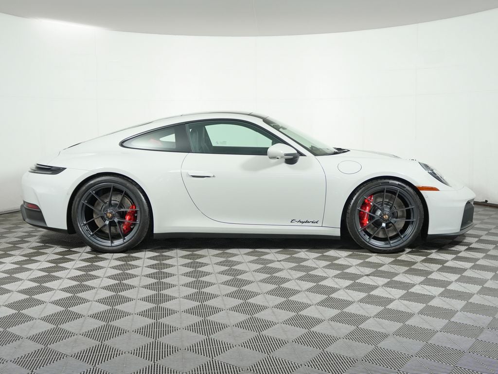 2026 Porsche 911 Carrera 4 GTS