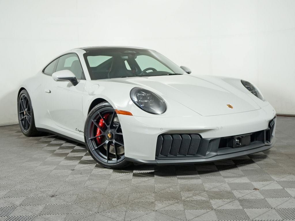 2026 Porsche 911 Carrera 4 GTS